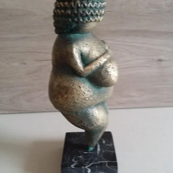 Venus de Wilendorf, escultura en bronce.